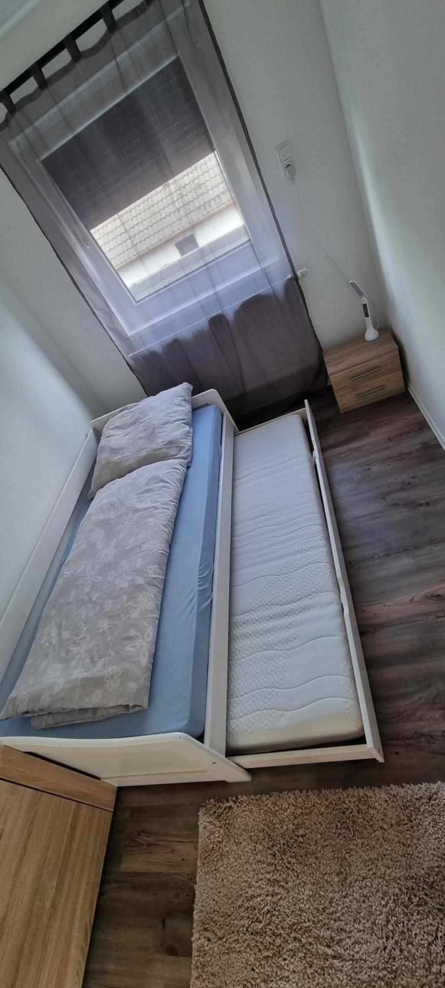 3 In Apartment *